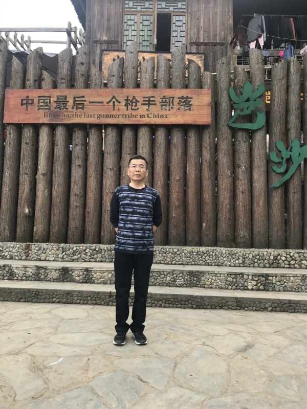 屯里的富豪的第一张照片--黔东上门女婿服务网